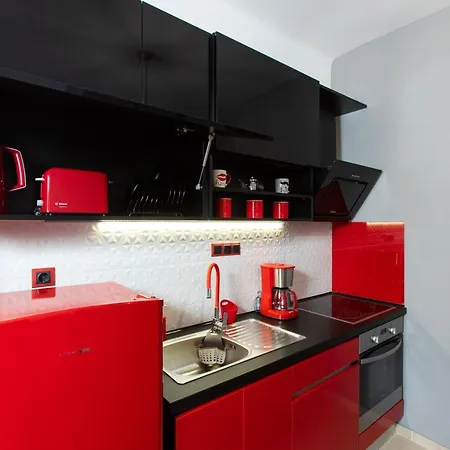 Downtown Luxury Boutique : The Red Salonicco
