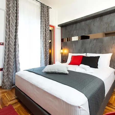 Downtown Luxury Boutique : The Red *