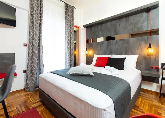 Downtown Luxury Boutique : The Red *